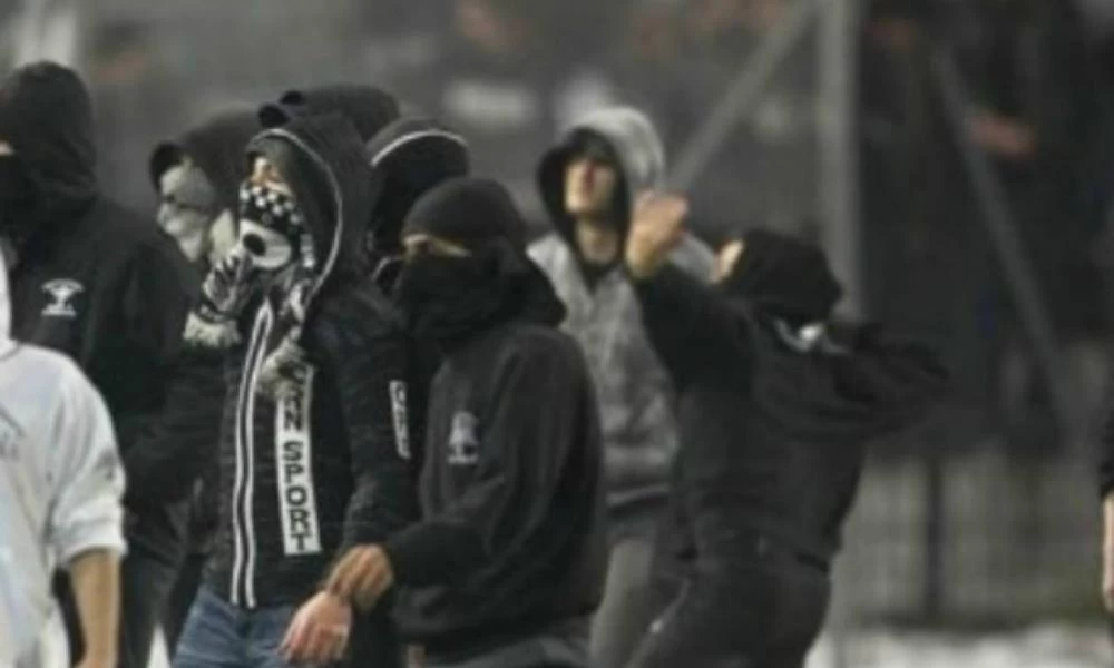 Σύνδεσμοι οπαδών: «Οπλοστάσια» ανακάλυψε η ΕΛ.ΑΣ. σε τέσσερις ελέγχους